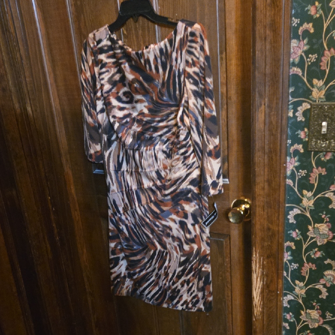 Jessica Howard Cream And Brown Sheath Dress With V-Neck Nwt